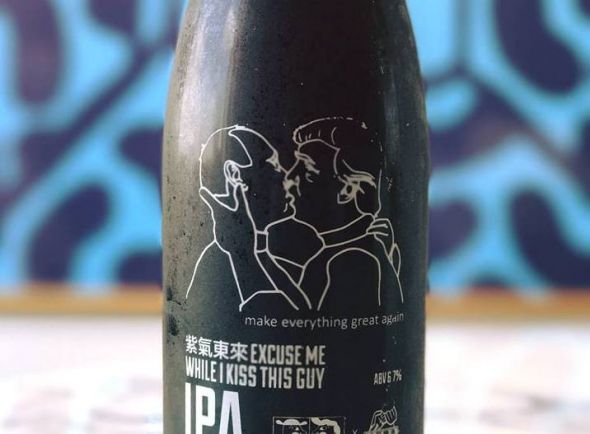 Бизнес, Датская пивоварня в поддержку геев в Чечне выпустила пиво c целующимися Путиным и Трампом | Датская пивоварня в поддержку геев в Чечне выпустила пиво c целующимися Путиным и Трампом